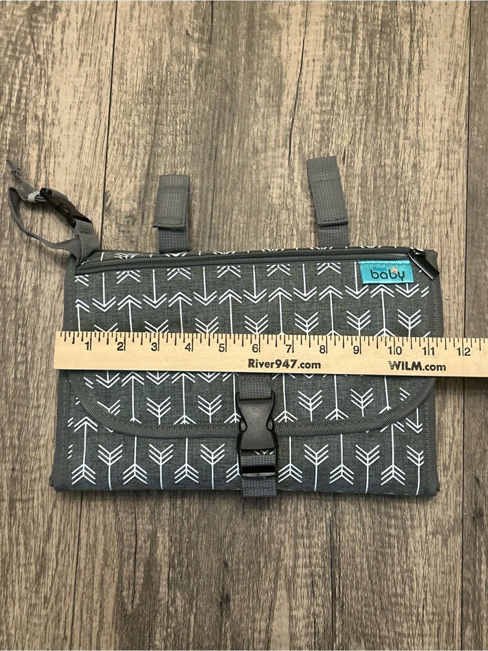 Kopi Baby Portable Diaper Changing Pad Clutch - Grey Arrow Print - Picture 4 of 7